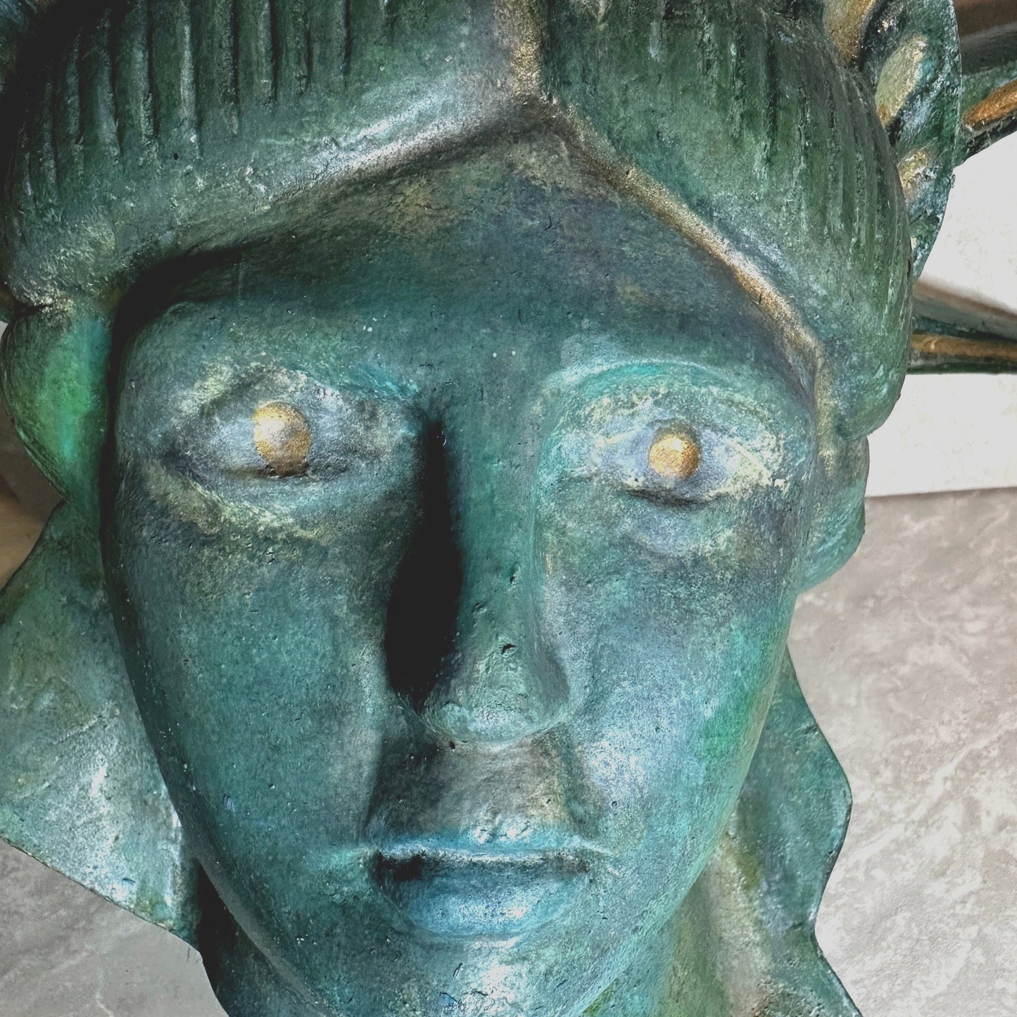 Red Robin Statue of Liberty Head - Kitschy, Retro Americana - Large sized