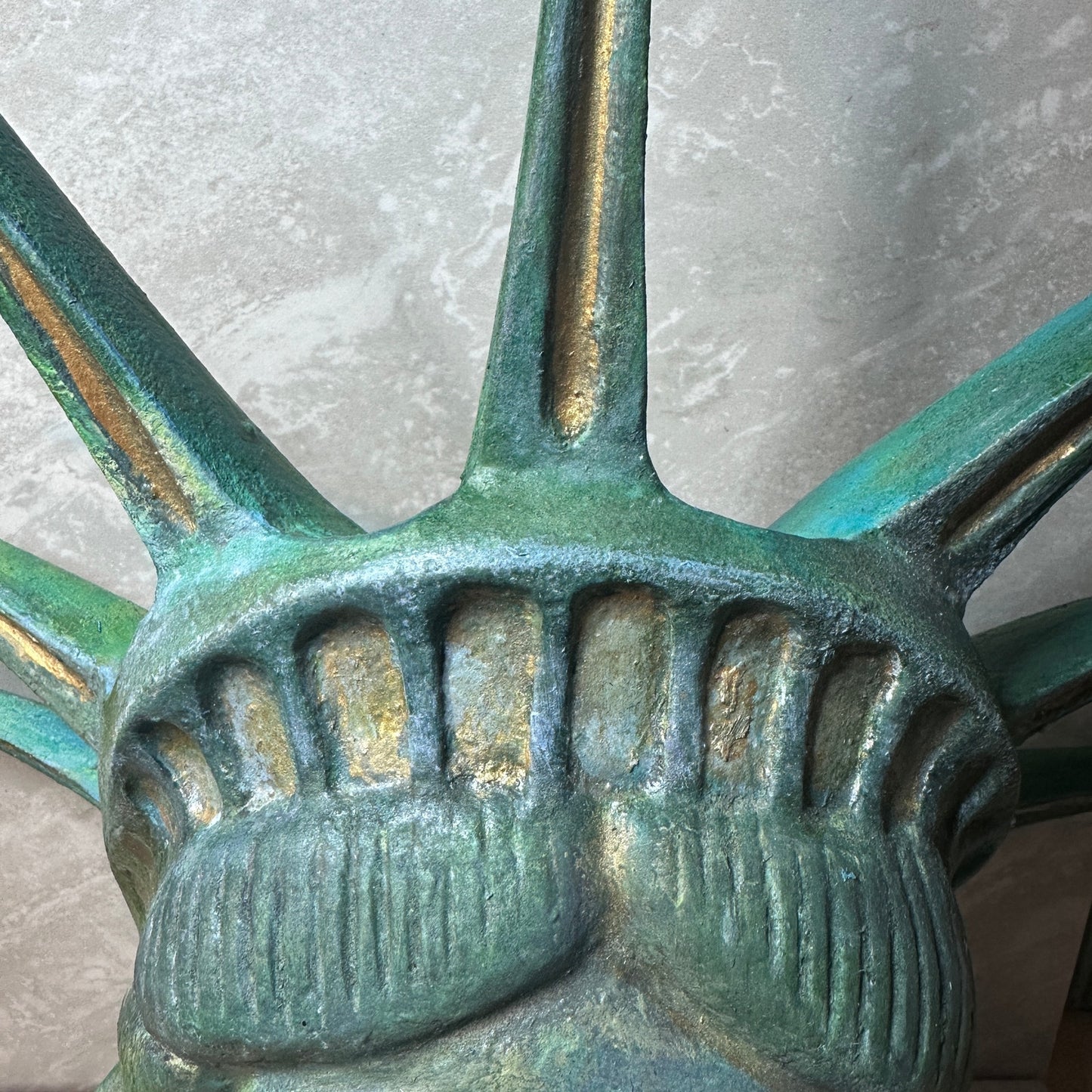 Red Robin Statue of Liberty Head - Kitschy, Retro Americana - Large sized