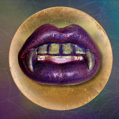 Vampire Kisses Wax Melt: Damp Woods Pumpkin Flesh Clove Nutmeg Apple Patchouli Scent