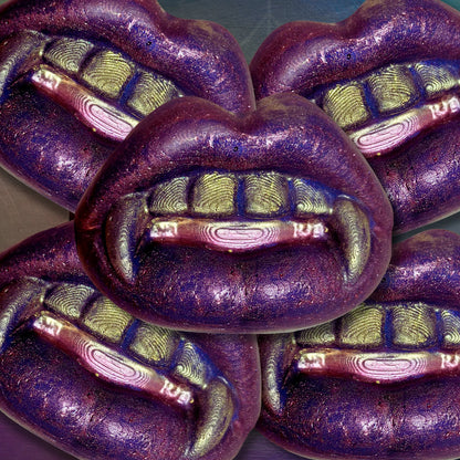 Vampire Kisses Wax Melt: Damp Woods Pumpkin Flesh Clove Nutmeg Apple Patchouli Scent