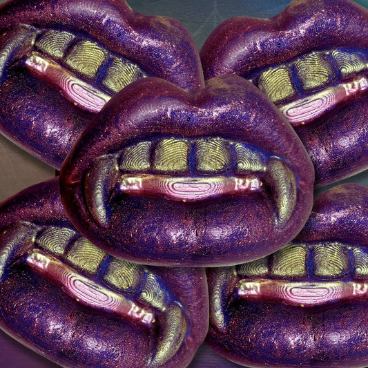 Vampire Kisses Wax Melt: Damp Woods Pumpkin Flesh Clove Nutmeg Apple Patchouli Scent
