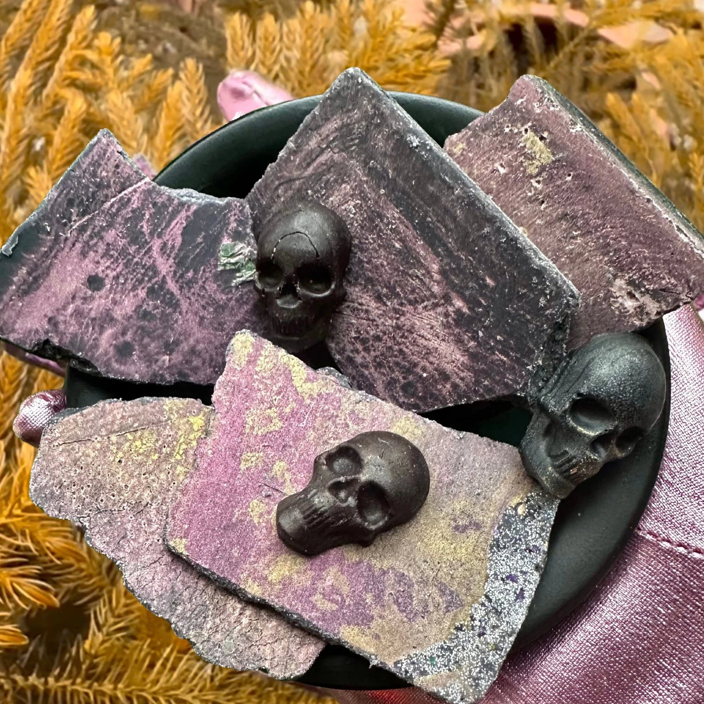 Witch & Famous Wax Melt Brittle: Almond Macarons Vanilla Cake Lavender Tea Scent