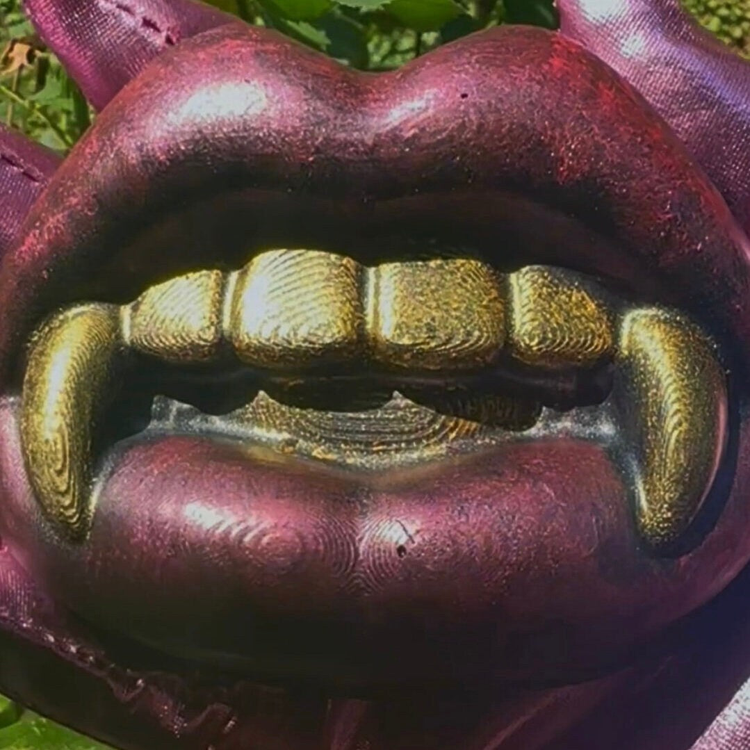 VAMPIRE KISSES Wax Melt: Damp Woods Pumpkin Flesh Clove Nutmeg Apple Patchouli Scent