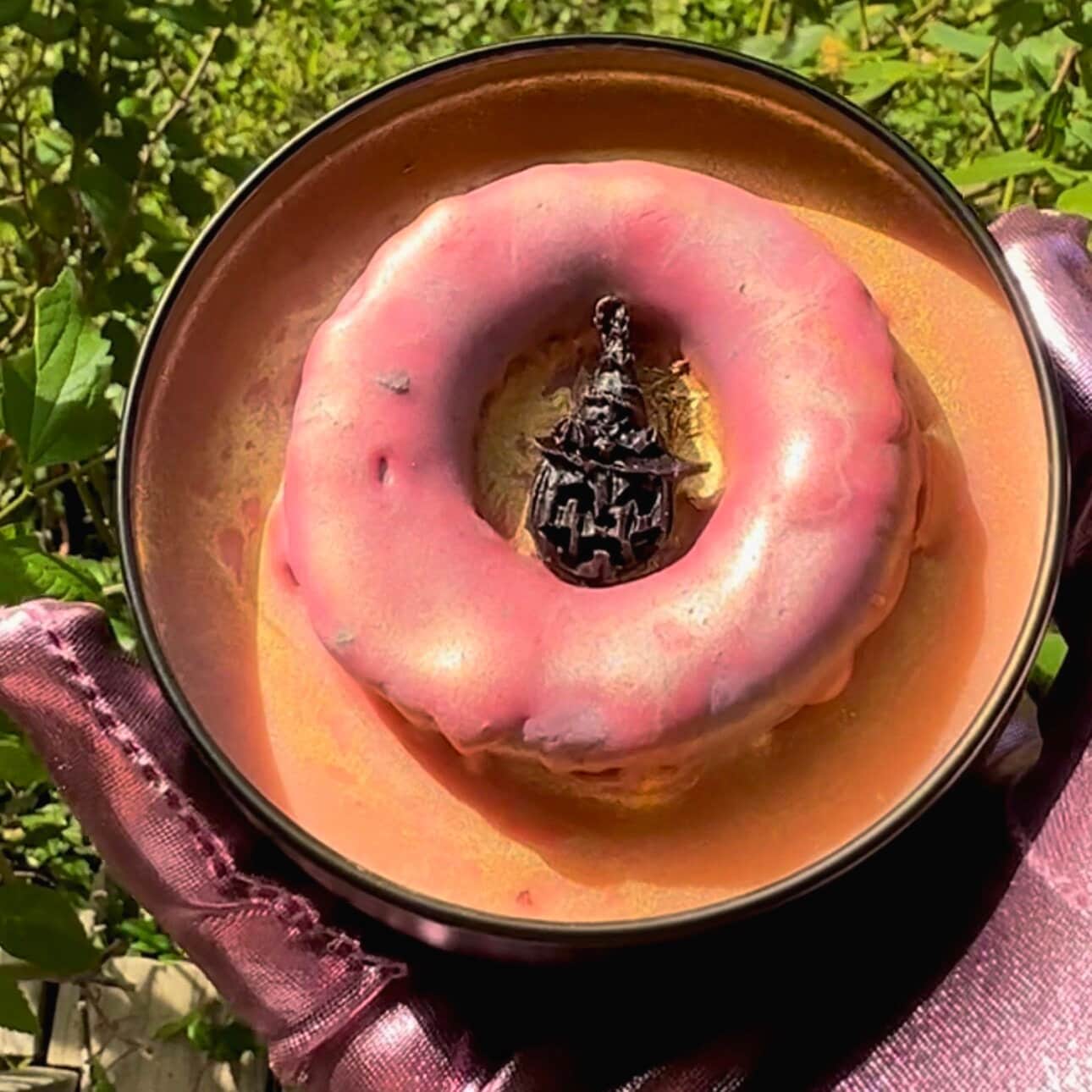 JACK-O-LANTERN DONUT Wickless Luxury Candle: Dulce Pumpkin Donut Scent